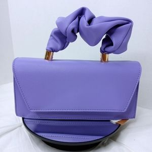 Solid Clutch W/Ruched Handle